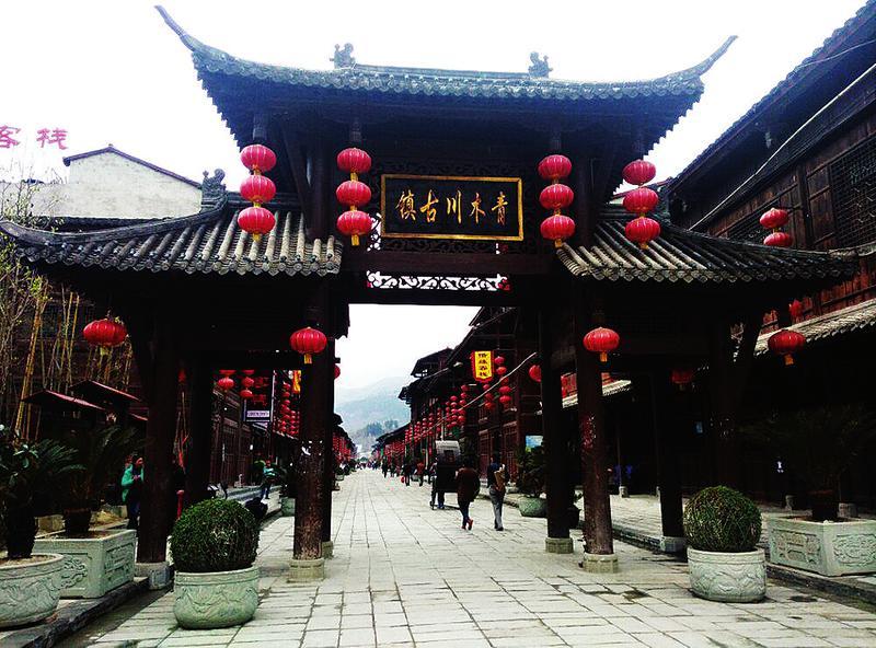 如果把一个人丢到太空里，他会掉下去吗？